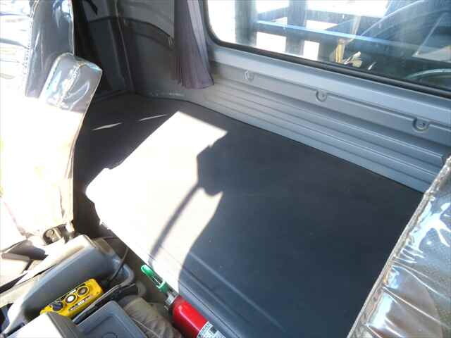 いすゞフォワードコンテナ専用車増トン（6t・8t）[写真28]