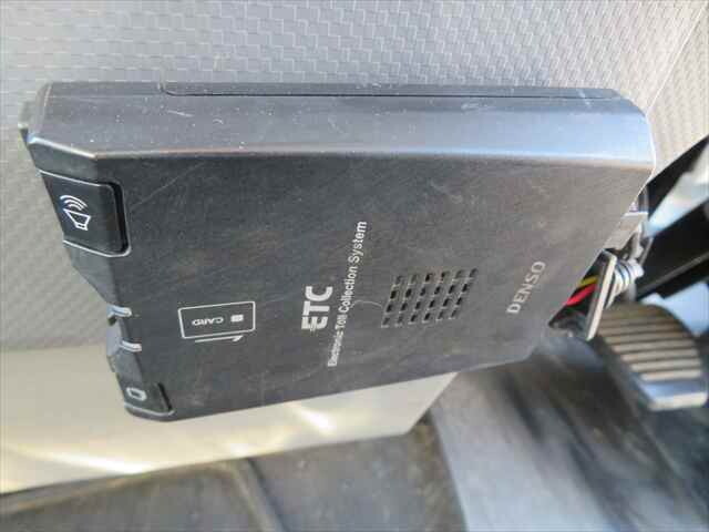 いすゞフォワードコンテナ専用車増トン（6t・8t）[写真32]