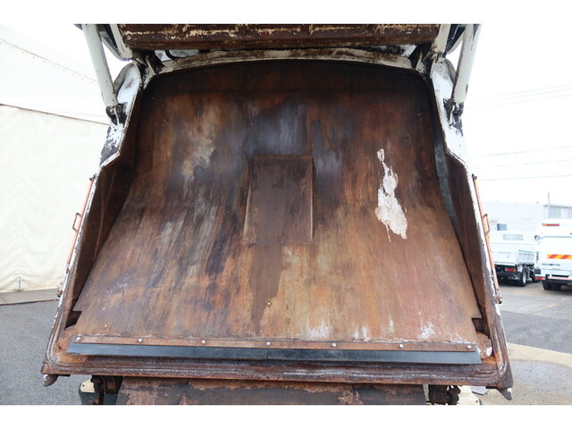 日野レンジャーパッカー車（塵芥車）中型（4t）[写真14]