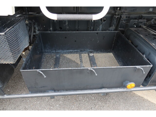 日野レンジャーパッカー車（塵芥車）中型（4t）[写真21]