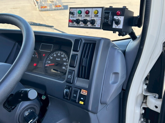 いすゞエルフパッカー車（塵芥車）小型（2t・3t）[写真32]