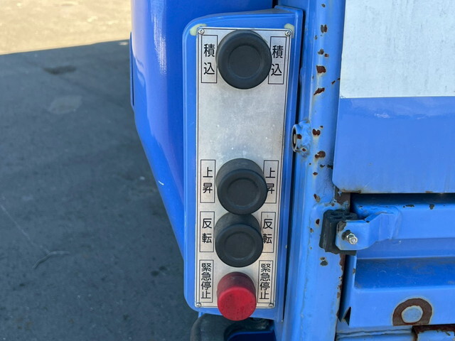 いすゞエルフパッカー車（塵芥車）小型（2t・3t）[写真09]