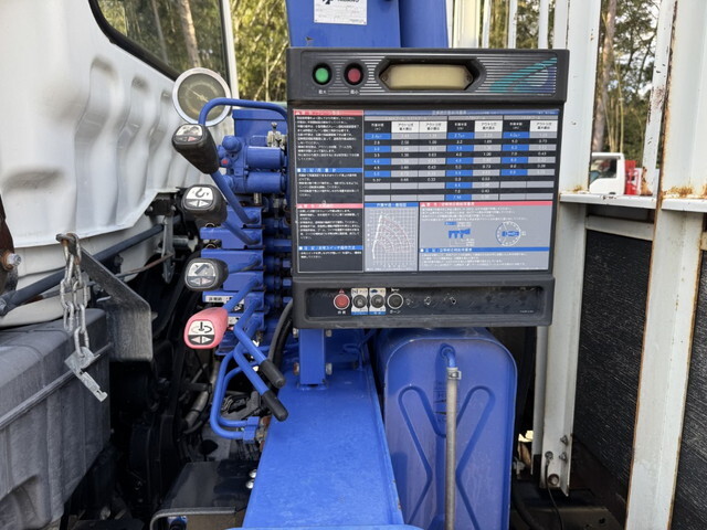 三菱ふそうファイタークレーン4段中型（4t）[写真11]