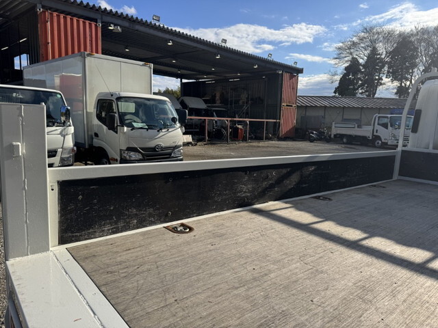 いすゞエルフ平ボディ小型（2t・3t）[写真13]