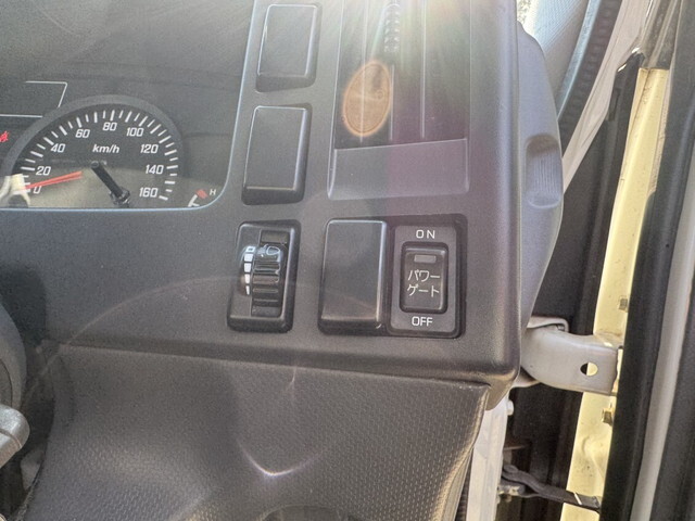 いすゞエルフ平ボディ小型（2t・3t）[写真16]