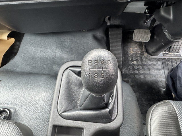 三菱ふそうファイターコンテナ専用車中型（4t）[写真11]