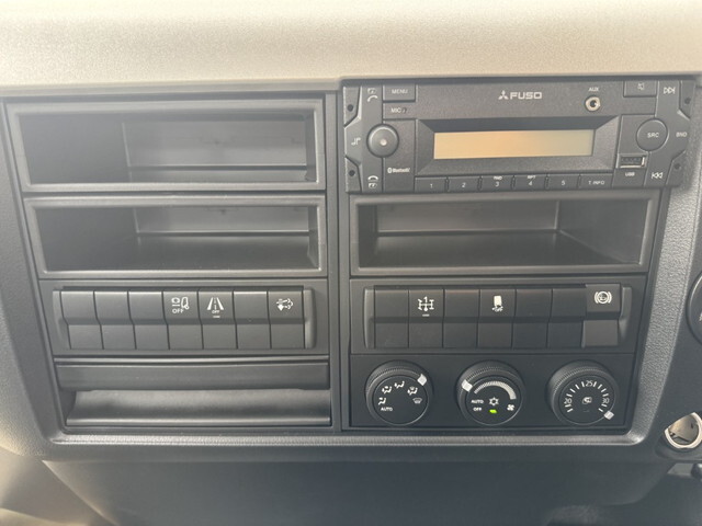 三菱ふそうファイターコンテナ専用車中型（4t）[写真13]