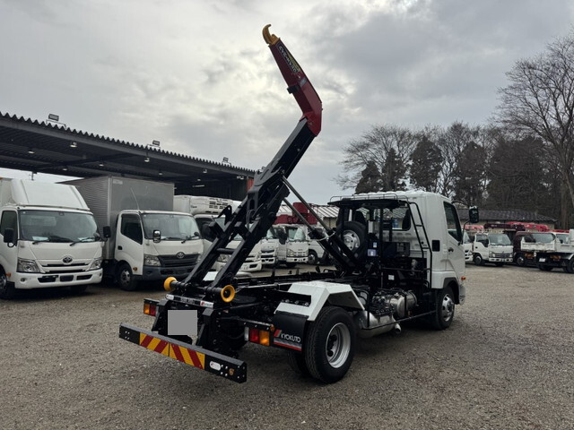 三菱ふそうファイターコンテナ専用車中型（4t）[写真25]