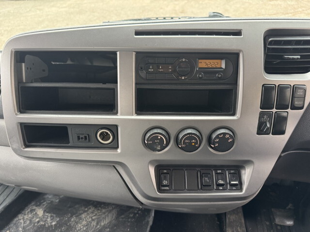 UDトラックスコンドルアルミウイング中型（4t）[写真09]