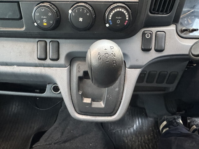 三菱ふそうキャンター保冷バン小型（2t・3t）[写真10]