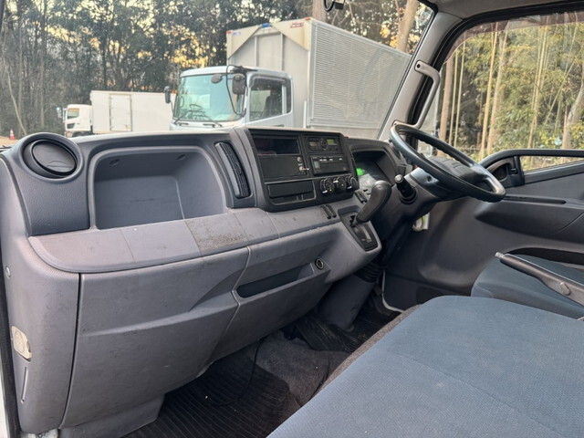 三菱ふそうキャンター保冷バン小型（2t・3t）[写真12]