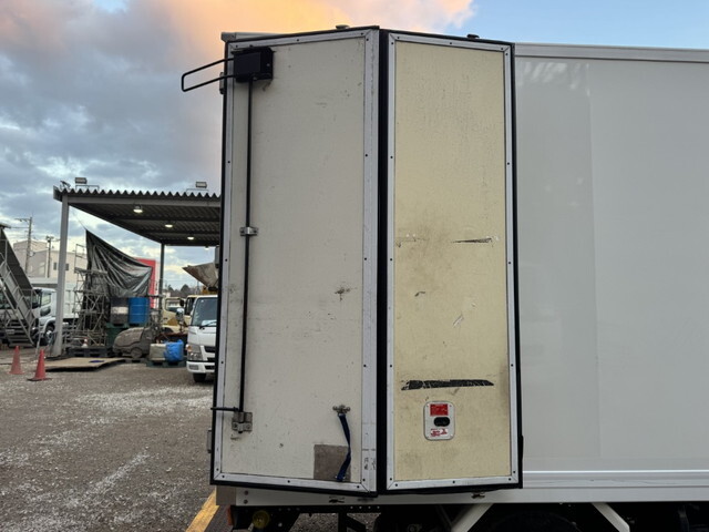 三菱ふそうキャンター保冷バン小型（2t・3t）[写真16]