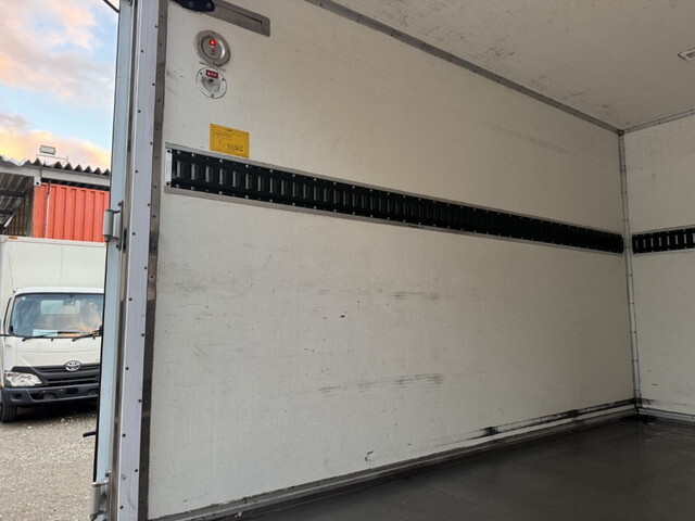 三菱ふそうキャンター保冷バン小型（2t・3t）[写真22]