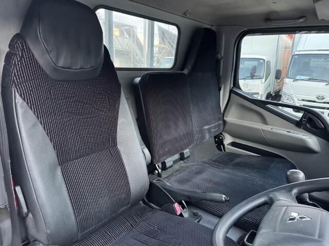 三菱ふそうキャンター平ボディ小型（2t・3t）[写真14]