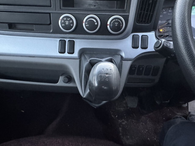 三菱ふそうキャンター平ボディ小型（2t・3t）[写真18]