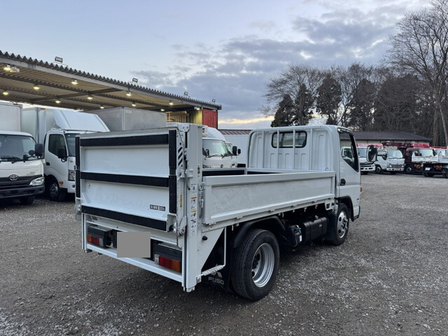 三菱ふそうキャンター平ボディ小型（2t・3t）[写真02]