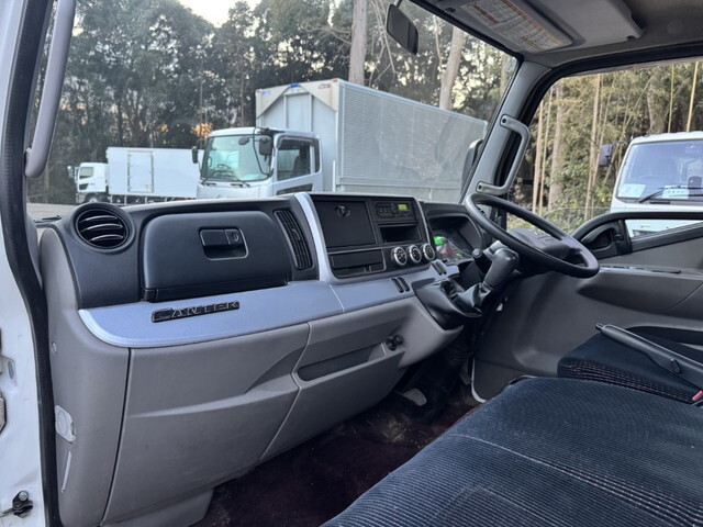 三菱ふそうキャンター平ボディ小型（2t・3t）[写真20]