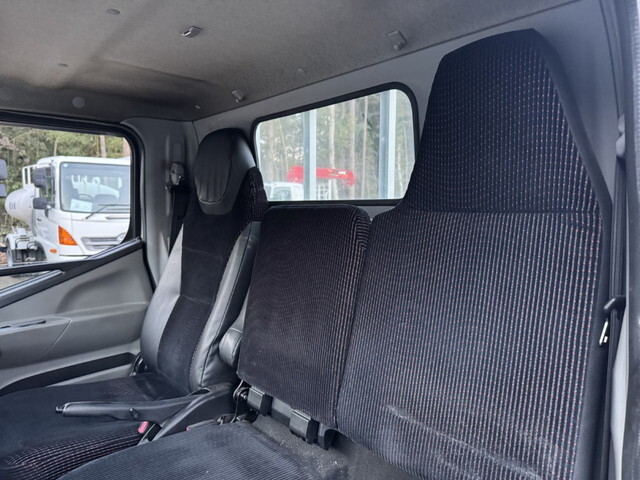 三菱ふそうキャンター平ボディ小型（2t・3t）[写真21]