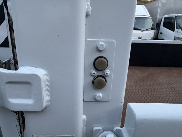 三菱ふそうキャンター平ボディ小型（2t・3t）[写真27]