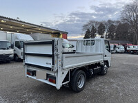 三菱ふそうキャンター平ボディ小型（2t・3t）[写真02]