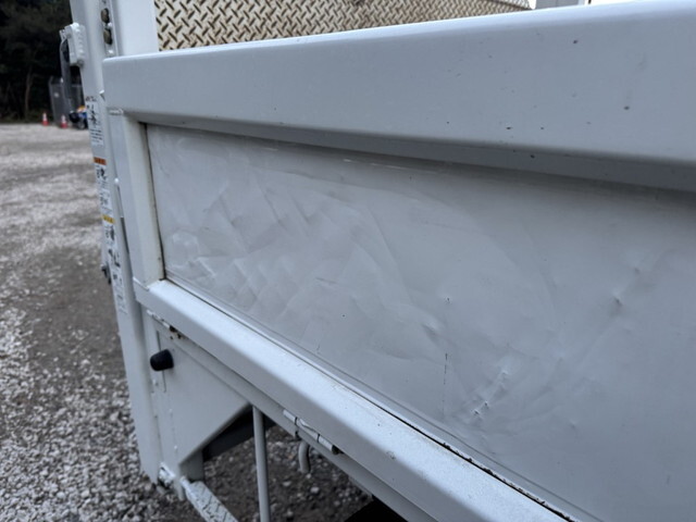 三菱ふそうキャンター平ボディ小型（2t・3t）[写真38]