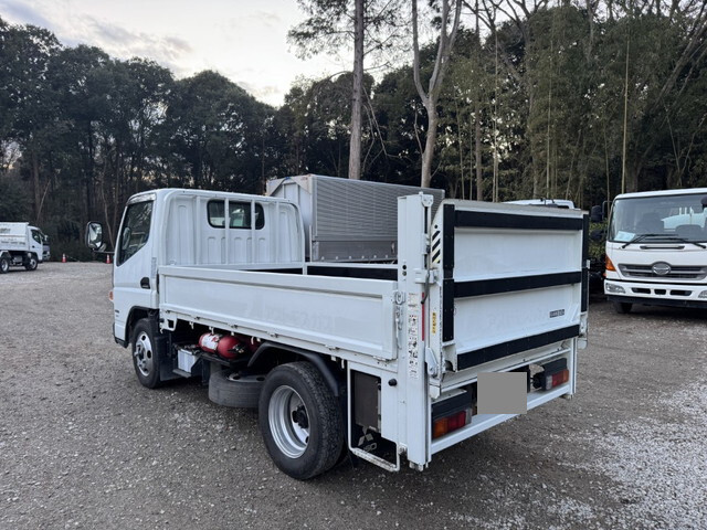 三菱ふそうキャンター平ボディ小型（2t・3t）[写真04]