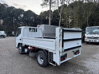 三菱ふそうキャンター平ボディ小型（2t・3t）[写真05]