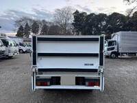 三菱ふそうキャンター平ボディ小型（2t・3t）[写真07]