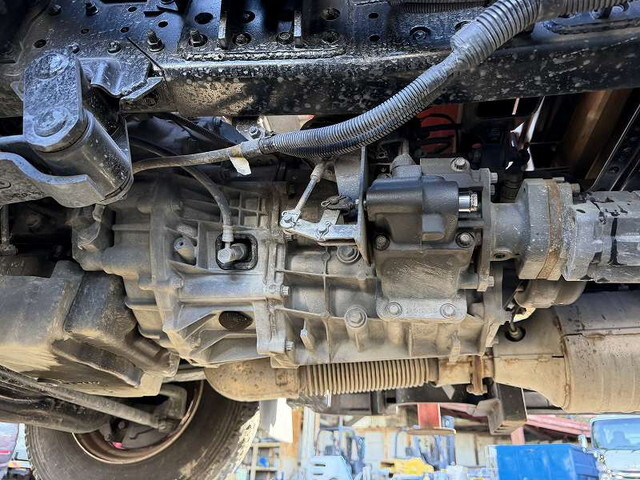 三菱ふそうキャンタークレーン3段小型（2t・3t）[写真13]