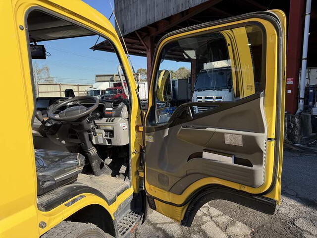 三菱ふそうキャンタークレーン3段小型（2t・3t）[写真19]