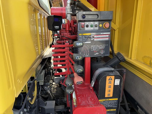 三菱ふそうキャンタークレーン3段小型（2t・3t）[写真26]