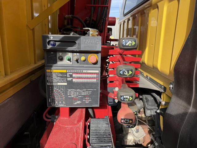 三菱ふそうキャンタークレーン3段小型（2t・3t）[写真28]