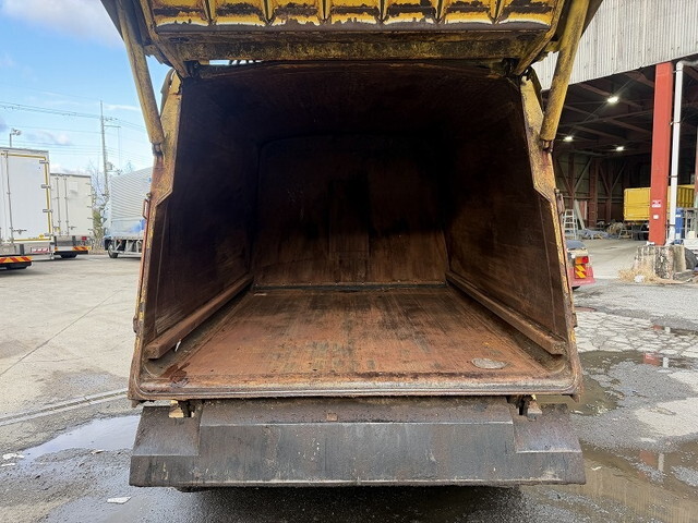 三菱ふそうキャンターパッカー車（塵芥車）小型（2t・3t）[写真10]