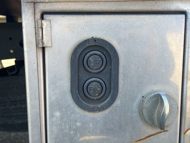 いすゞエルフ平ボディ小型（2t・3t）[写真17]