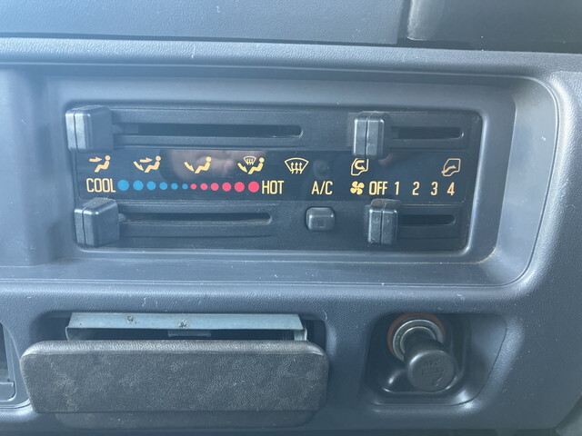 いすゞエルフ平ボディ小型（2t・3t）[写真37]