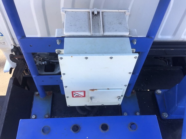 いすゞエルフ高所作業車小型（2t・3t）[写真13]