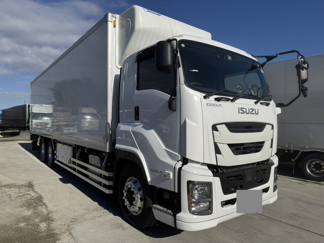 中古ギガ冷凍車（冷蔵車）