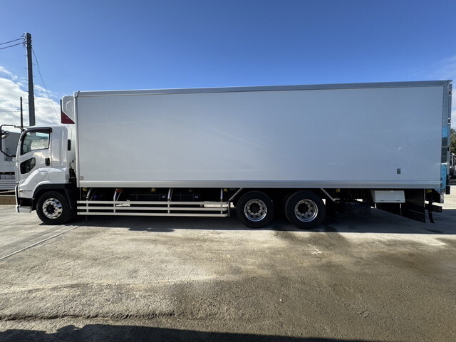 いすゞギガ冷凍車（冷蔵車）大型（10t）[写真05]