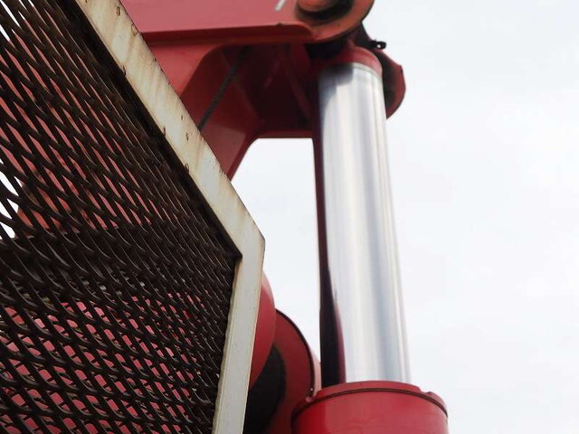 UDトラックスコンドルクレーン3段増トン（6t・8t）[写真11]