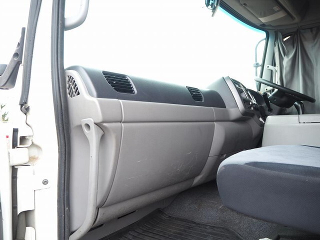 UDトラックスコンドルクレーン3段増トン（6t・8t）[写真35]