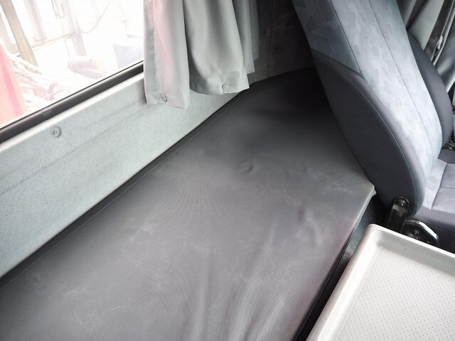 UDトラックスコンドルクレーン3段増トン（6t・8t）[写真40]