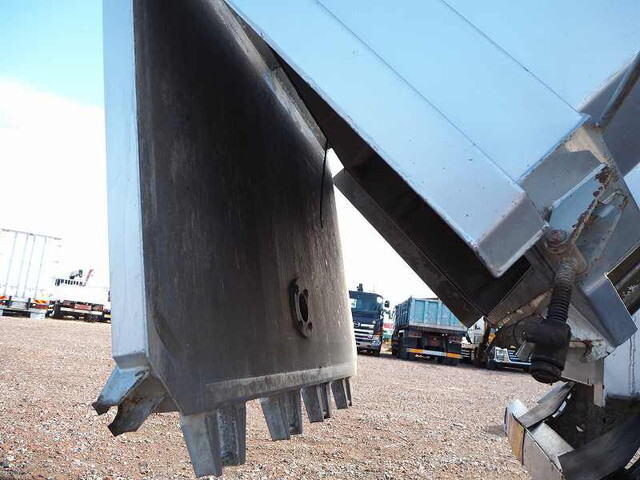 三菱ふそうスーパーグレート深ダンプ（土砂禁ダンプ）大型（10t）[写真20]