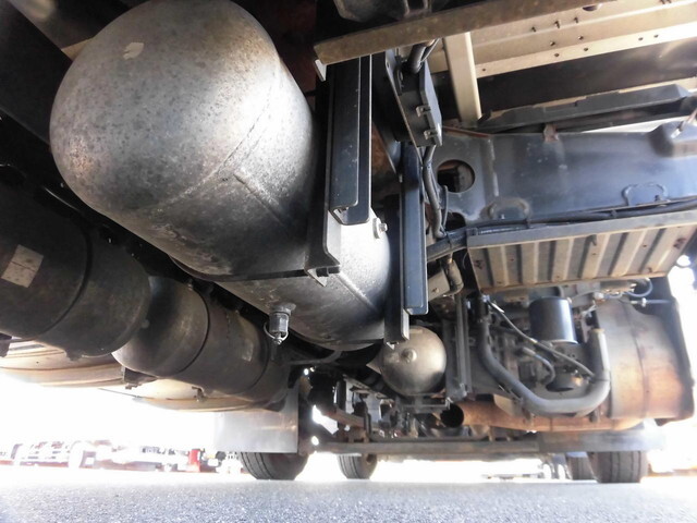 いすゞギガアルミウイング大型（10t）[写真10]