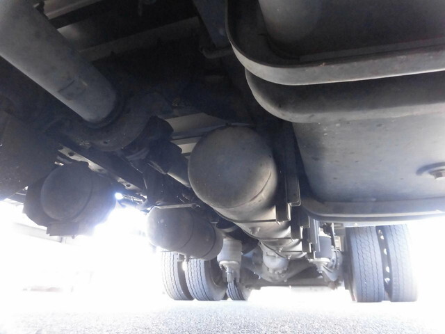 いすゞギガアルミウイング大型（10t）[写真11]