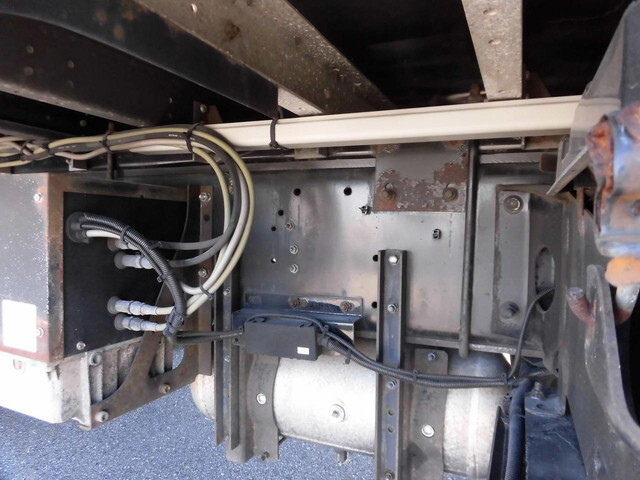 いすゞギガアルミウイング大型（10t）[写真13]