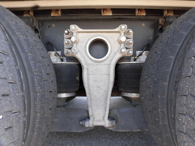 いすゞギガアルミウイング大型（10t）[写真14]