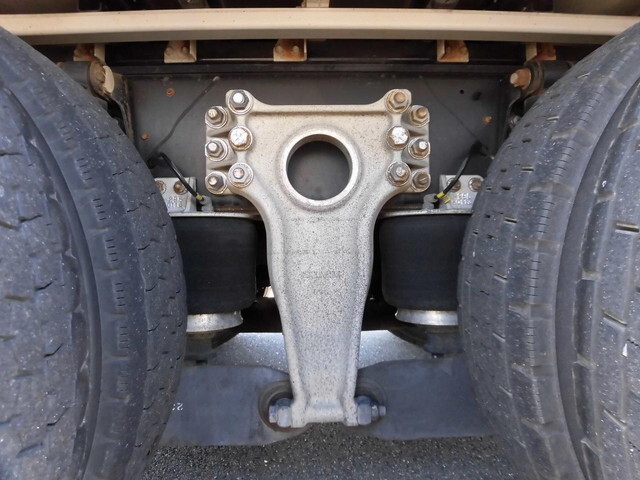 いすゞギガアルミウイング大型（10t）[写真15]