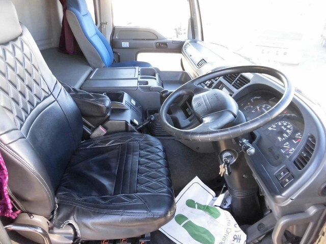 いすゞギガアルミウイング大型（10t）[写真16]