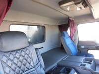 いすゞギガアルミウイング大型（10t）[写真18]