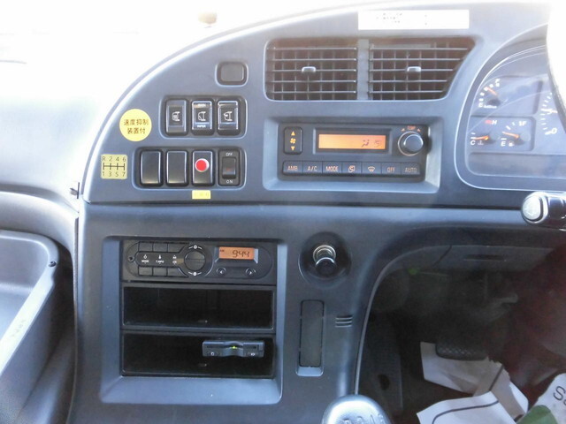 いすゞギガアルミウイング大型（10t）[写真19]